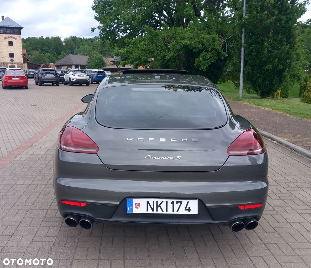 Porsche Panamera S - 4