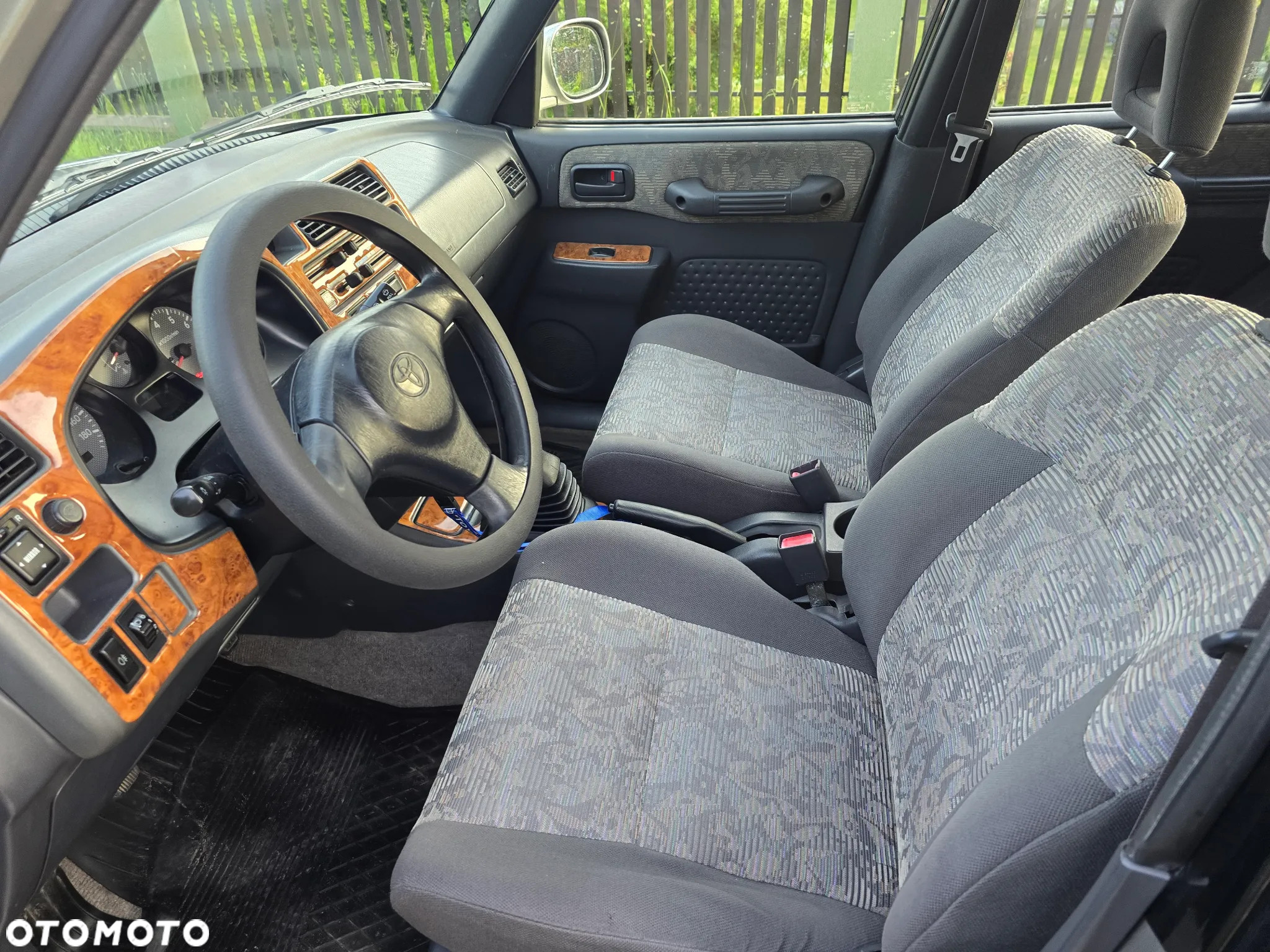 Toyota RAV4 2.0 GLi - 12