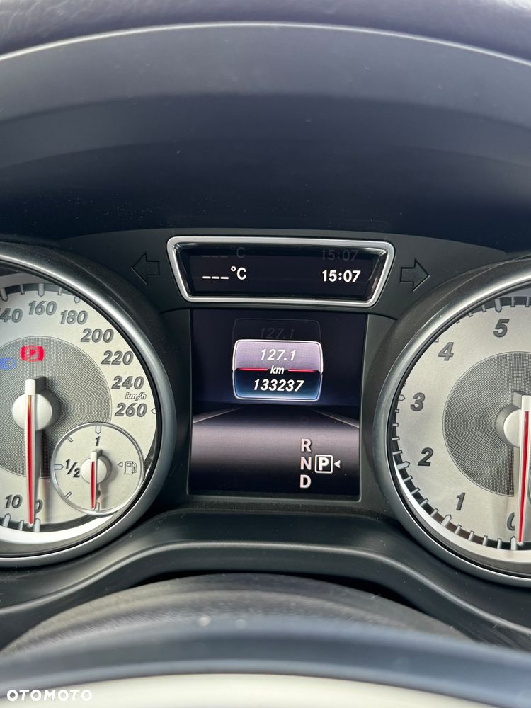 Mercedes-Benz GLA 180 7G-DCT - 8
