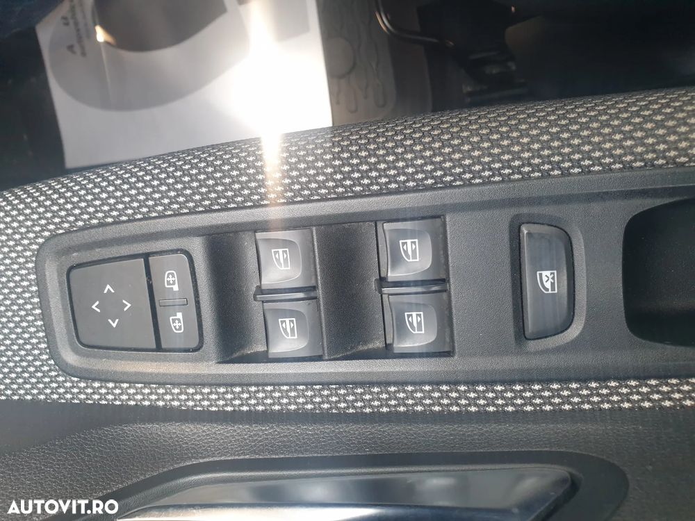 Dacia Logan TCe 90 MT6 Prestige - 28