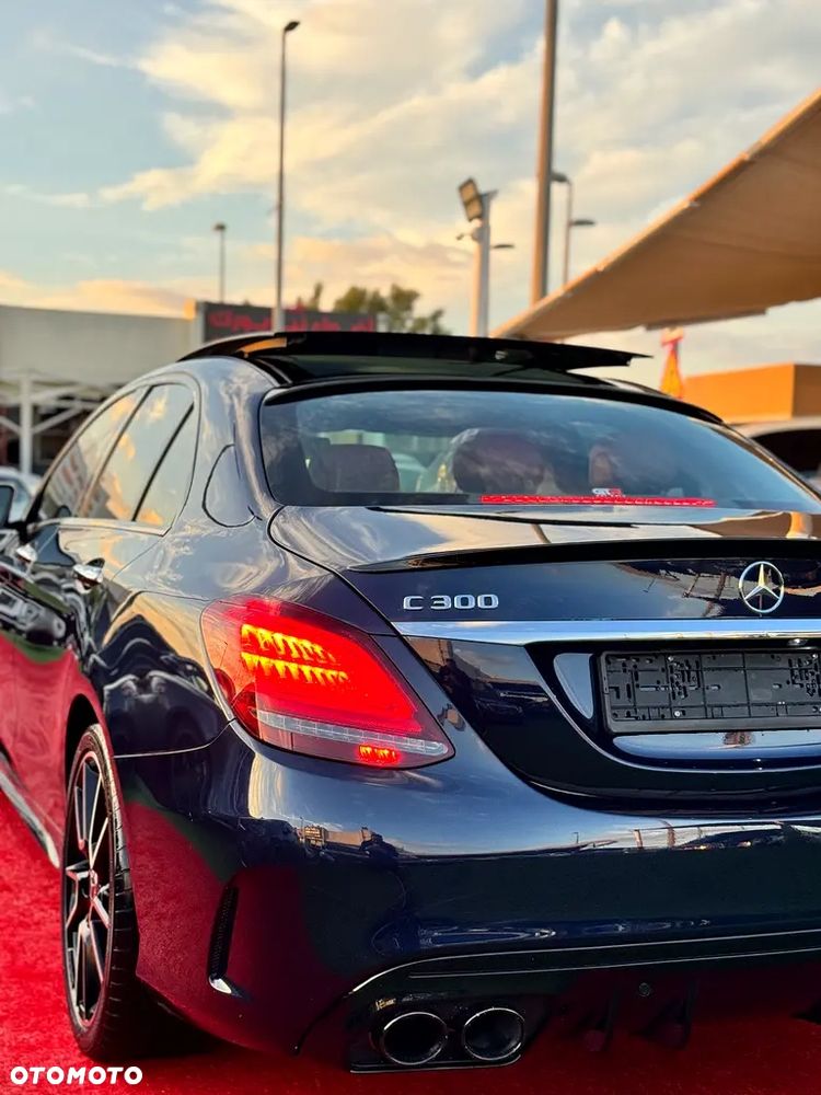 Mercedes-Benz Klasa C 300 4Matic 9G-TRONIC - 4