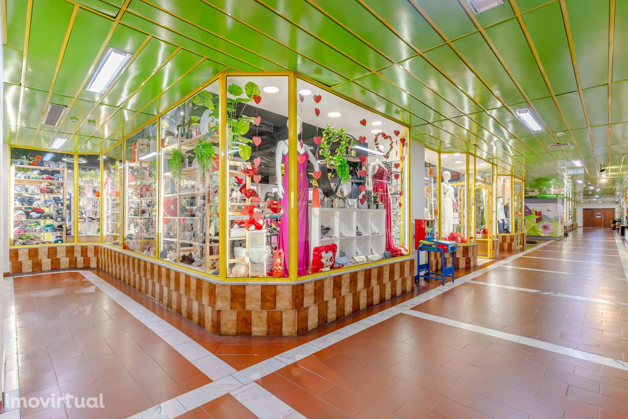 Loja no Centro Comercial da Amora - Grande imagem: 3/11