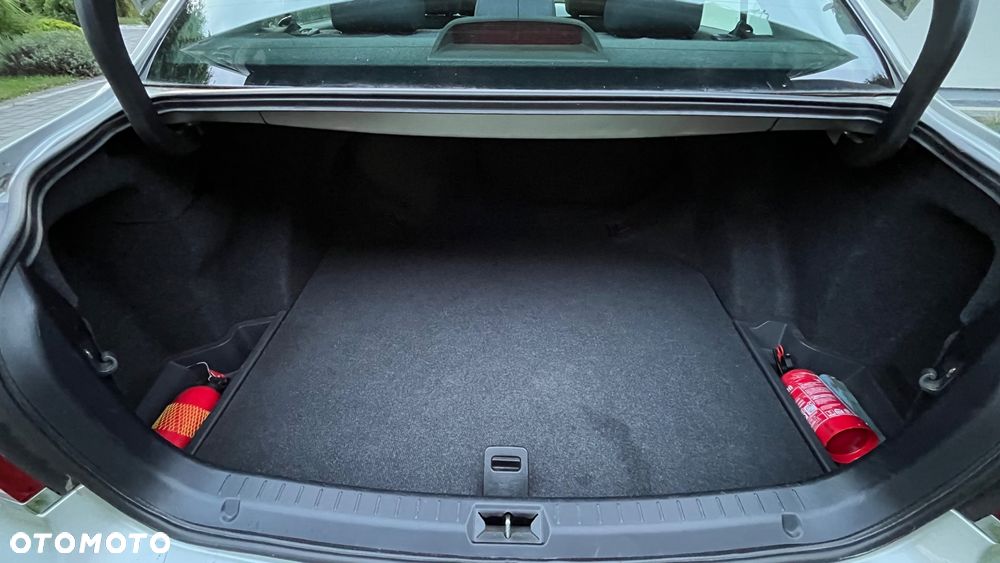 Toyota Avensis 2.0 VVT-i Sol - 15