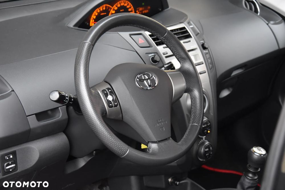 Toyota Yaris 1.33 VVT-i Executive - 24