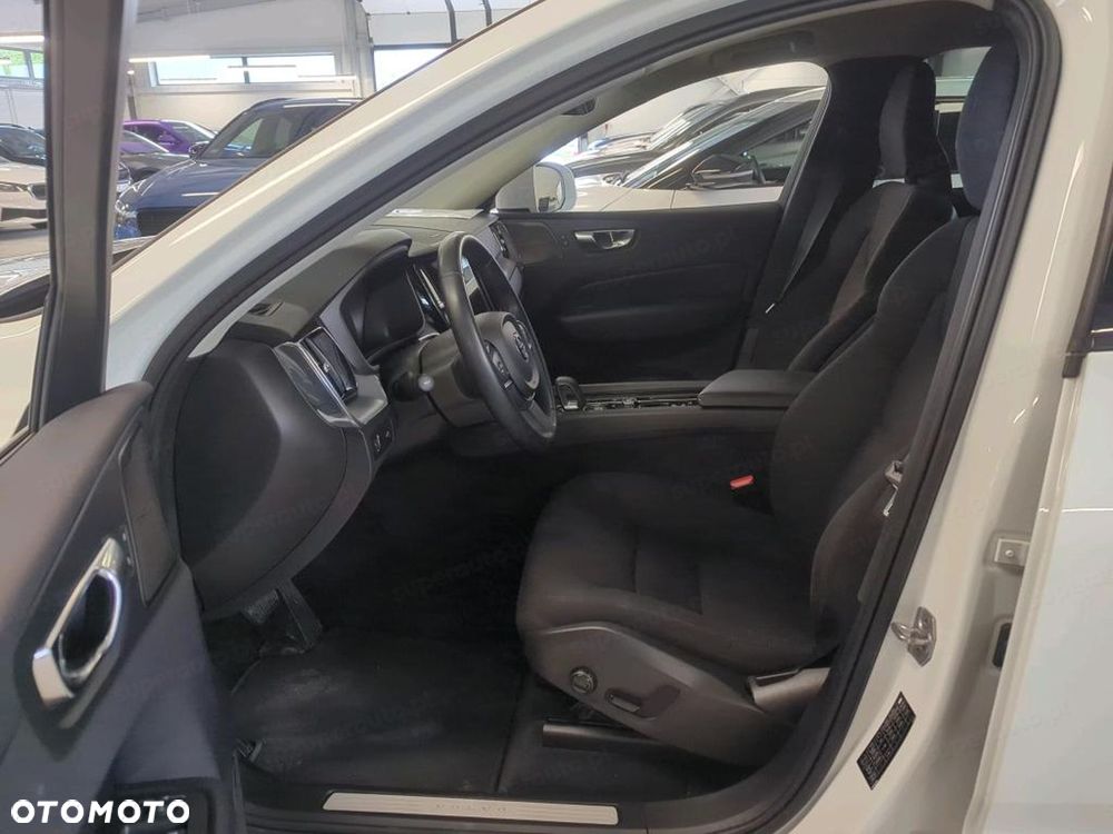 Volvo XC 60 B4 B Momentum - 6