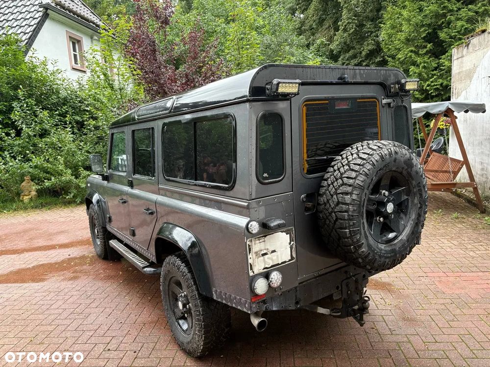 Land Rover Defender 110 SE - 7