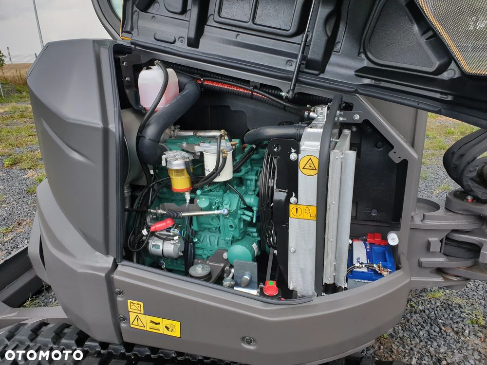 Volvo ECR40F KLIMATYZACJA NOWA DOSTĘPNA OD RĘKI, SZYBKOZŁĄCZE, DŁUGIE RAMIĘ, OBRÓT W OBRYSIE, ŁYŻKI: 300, 600, 1200MM SKARPOWA HYDRAULICZNA STEROWANA Z JOYSTICKA, PŁYWAJĄCY LEMIESZ SPYCHARKOWY - 25