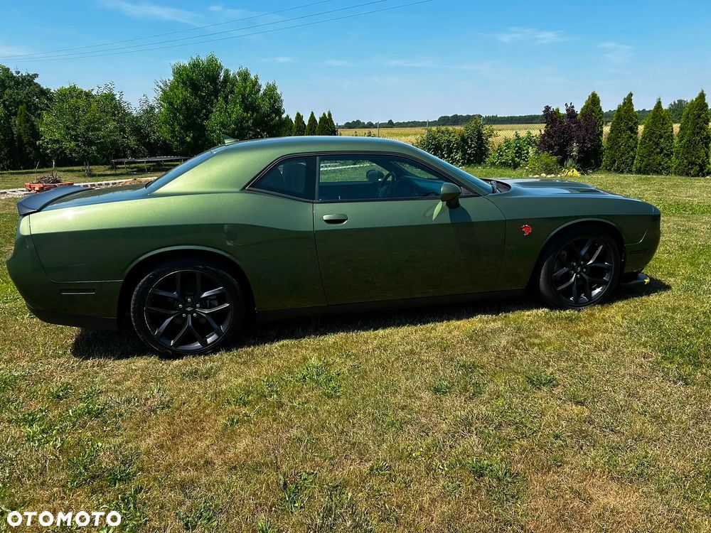 Dodge Challenger - 1