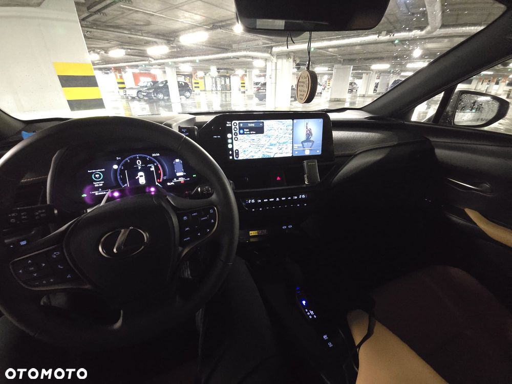 Lexus UX 2024
