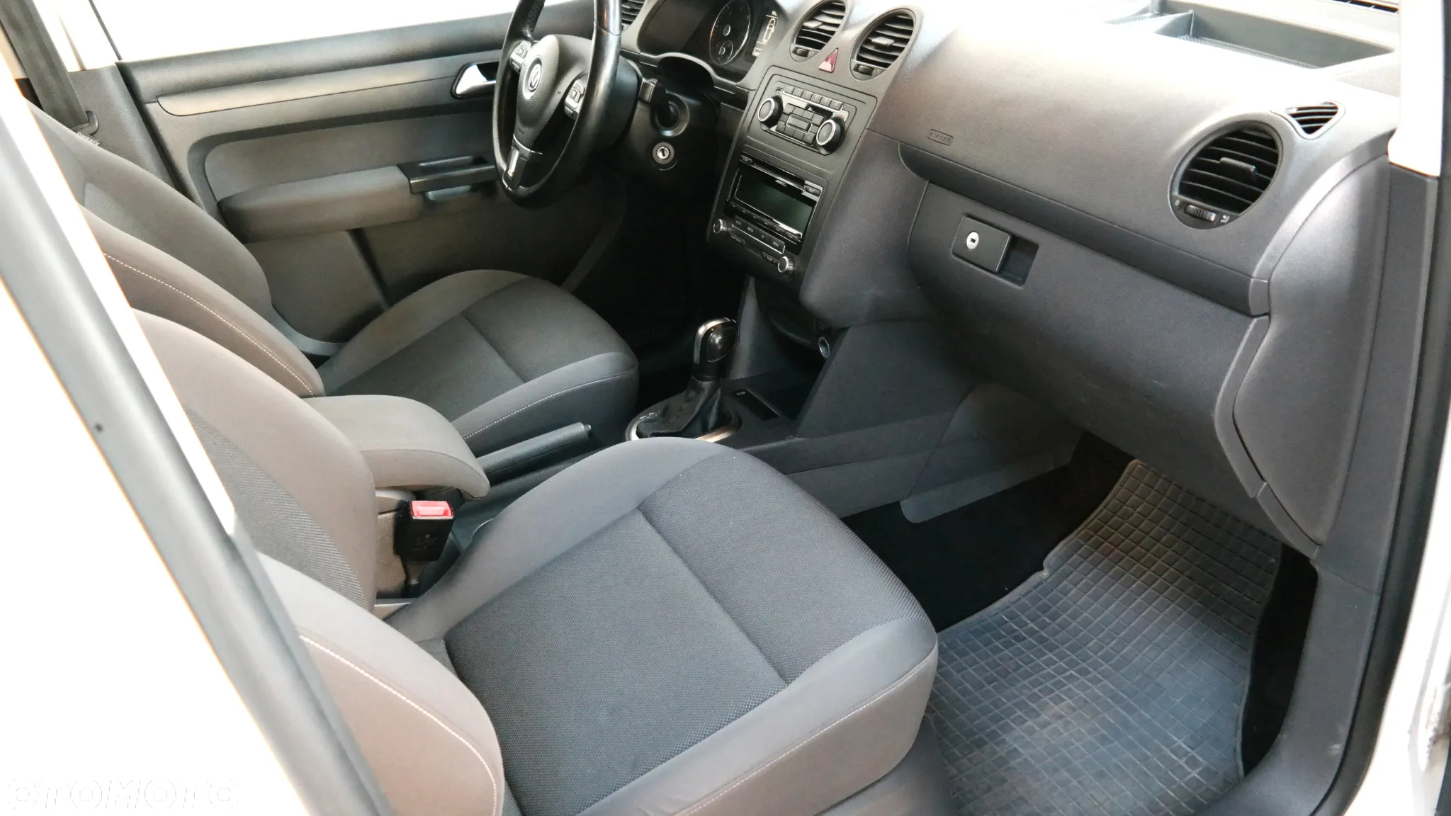 Volkswagen Caddy 2.0 TDI Comfortline DSG - 39