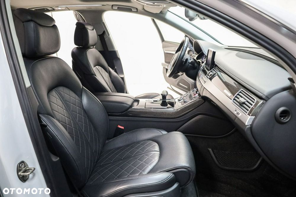 Audi S8 - 24
