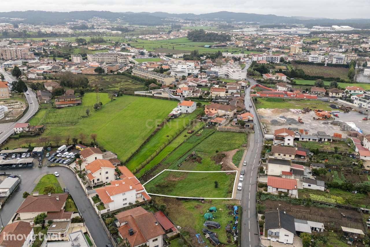 Terreno para Construção de moradia térrea com 1152m2 e 256m2 de implan - Grande imagem: 2/12
