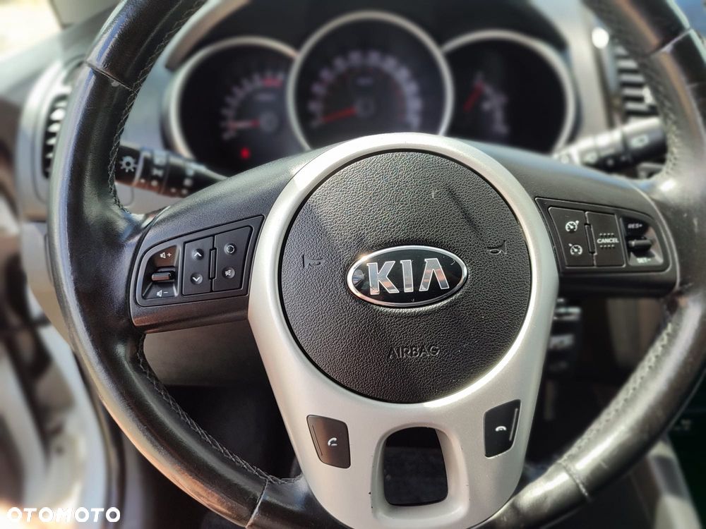 Kia Venga - 10