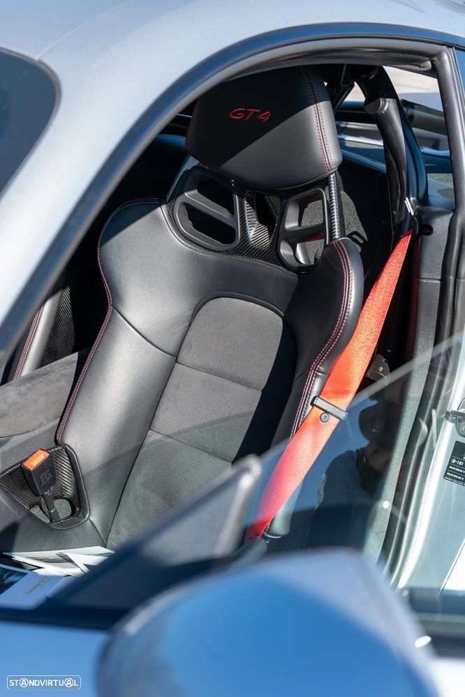 Porsche Cayman GT4 - 22
