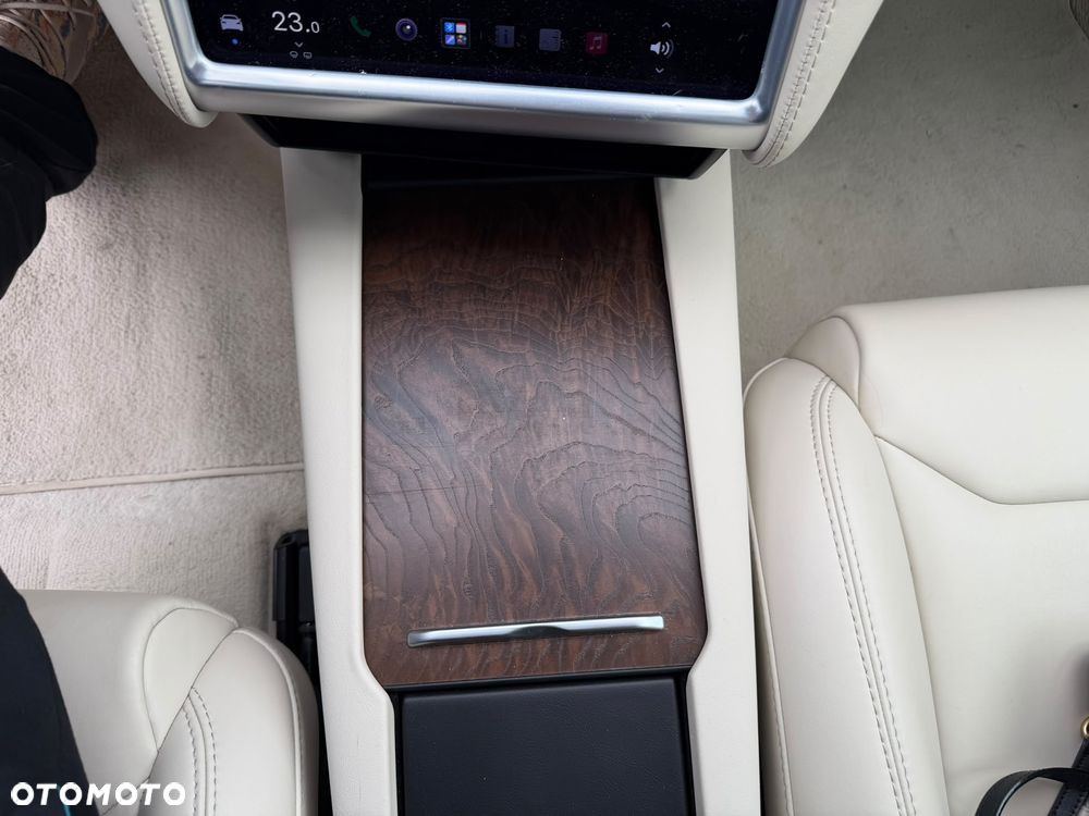 Tesla Model S - 15