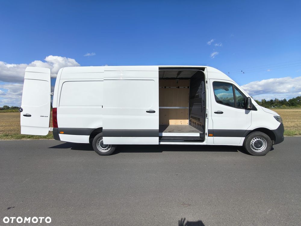 Mercedes-Benz Sprinter - 12
