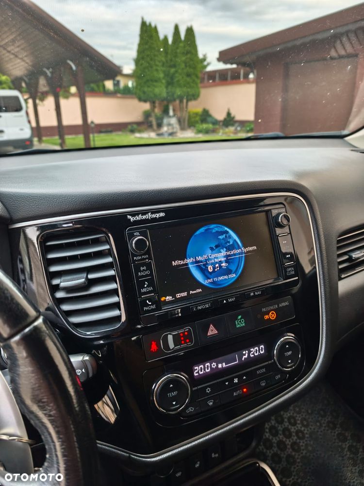 Mitsubishi Outlander 2.0 Instyle Navi 4WD CVT - 2