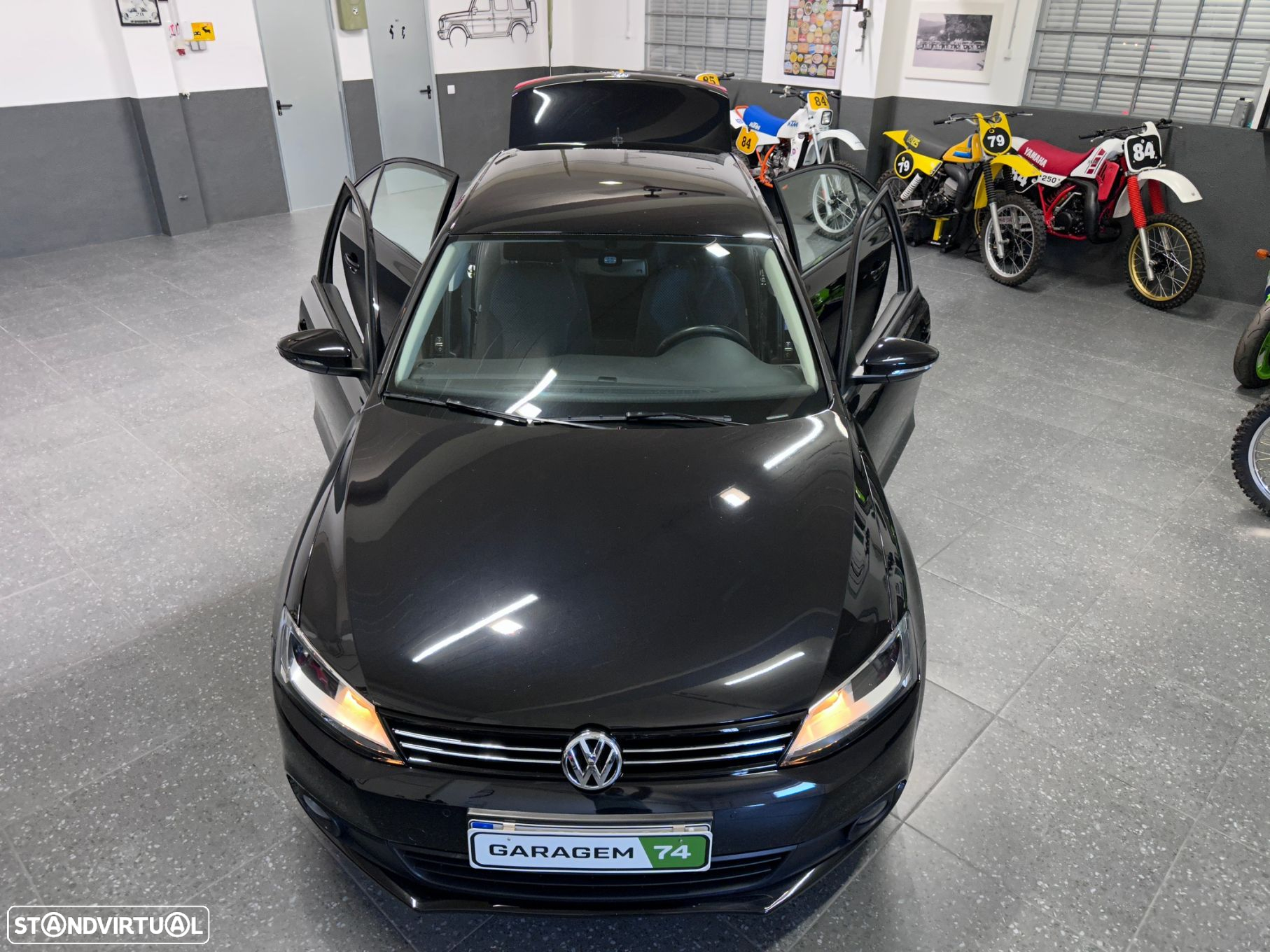 VW Jetta 1.6 TDi Confortline - 11