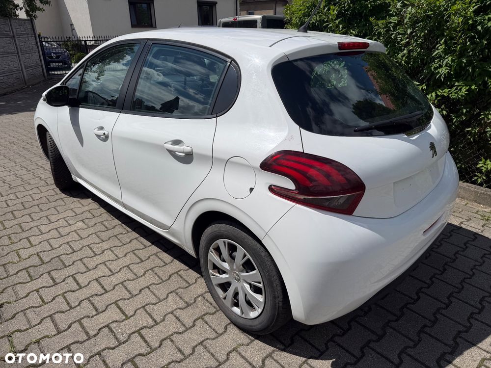 Peugeot 208 - 5