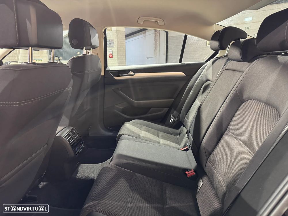 VW Passat 2.0 TDI Elegance DSG - 11