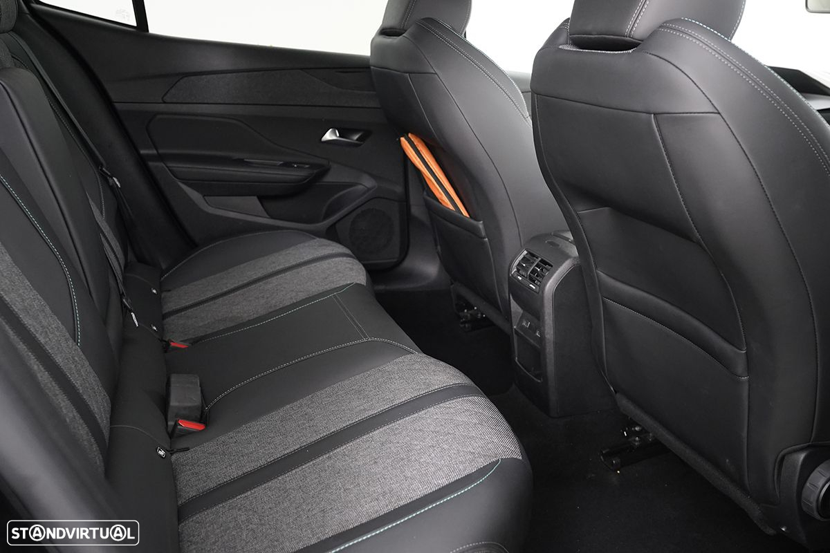 Peugeot 408 1.2 PureTech Allure EAT8 - 16
