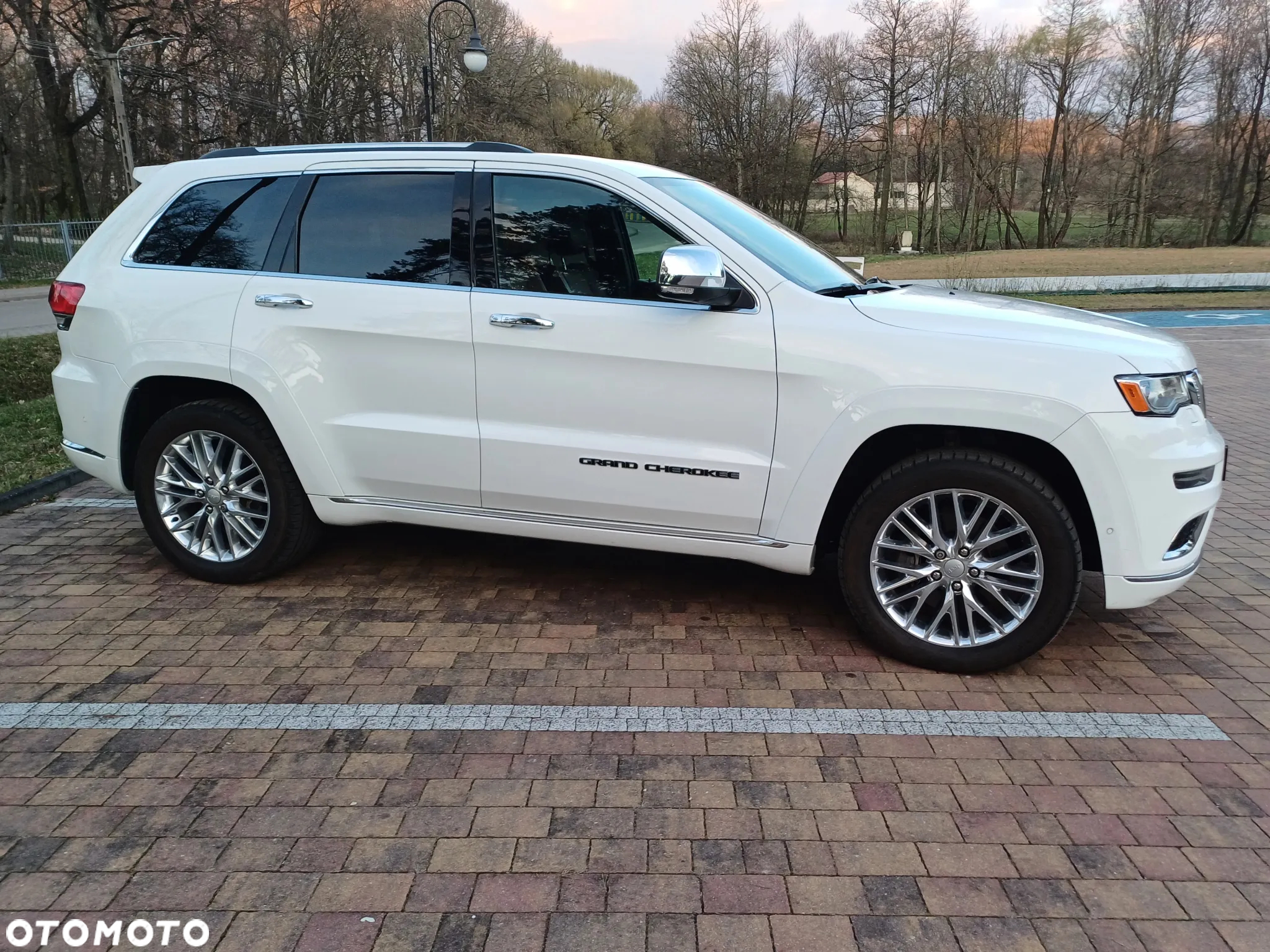 Jeep Grand Cherokee 5.7 V8 HEMI Summit - 5