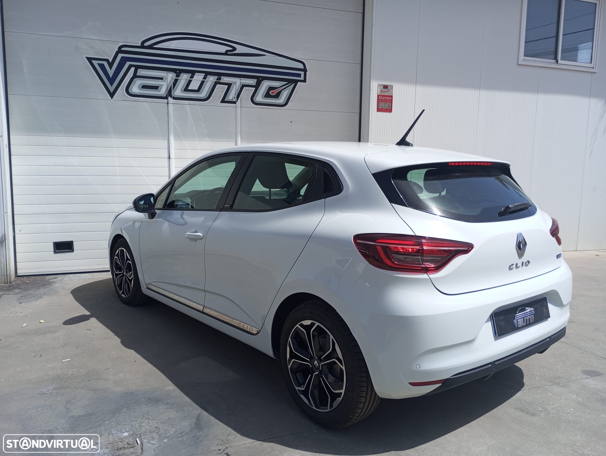 Renault Clio 1.6 E-Tech Edition One - 7