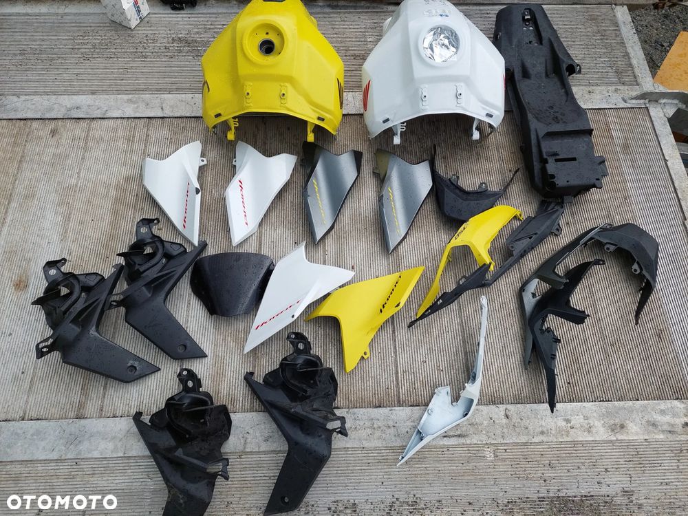 Honda CB 750 RH12 Hornet bok boczek owiewka wypełnienie zbiornik paliwa - 1