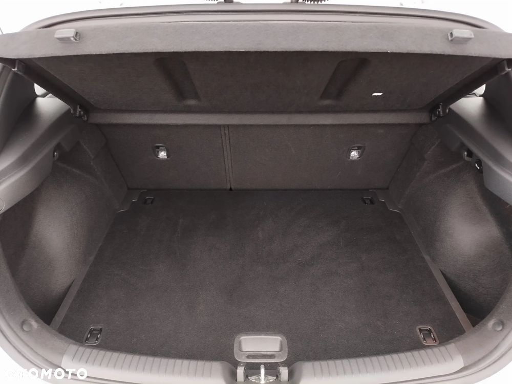 Hyundai i30 1.5 DPI Classic + - 16