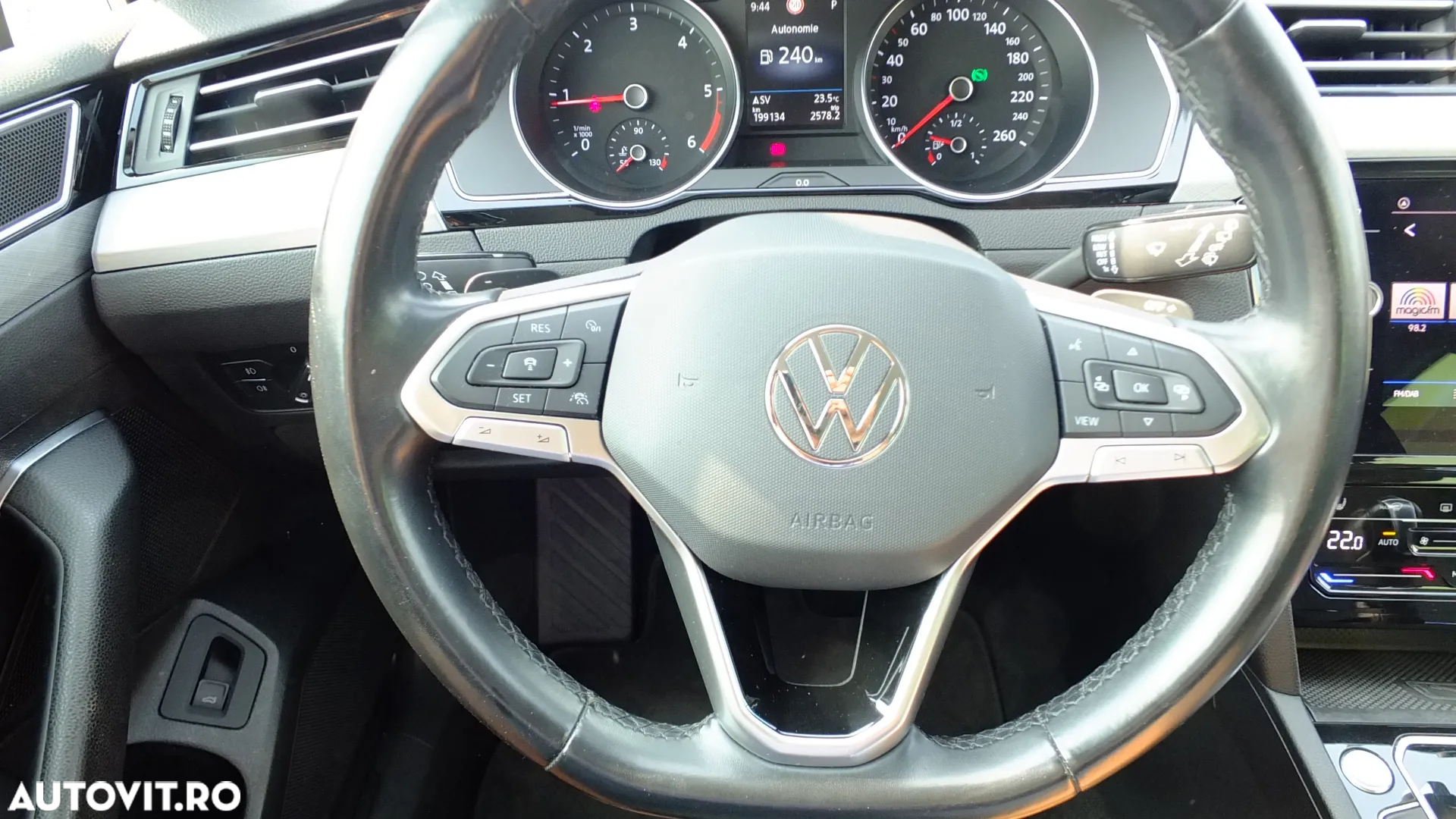 Volkswagen Passat Variant 2.0 TDI DSG Comfortline - 11