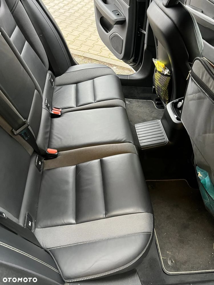 Volvo V60 T8 AWD Recharge Geartronic RDesign - 18