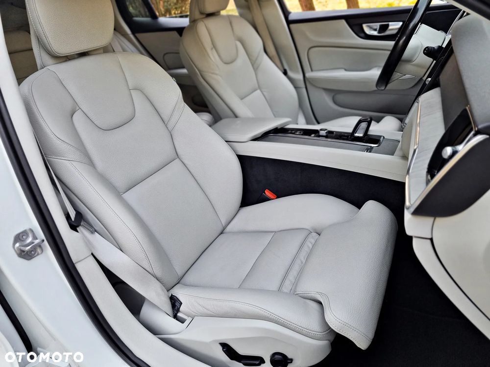 Volvo V60 Cross Country B4 D AWD Geartronic Pro - 24