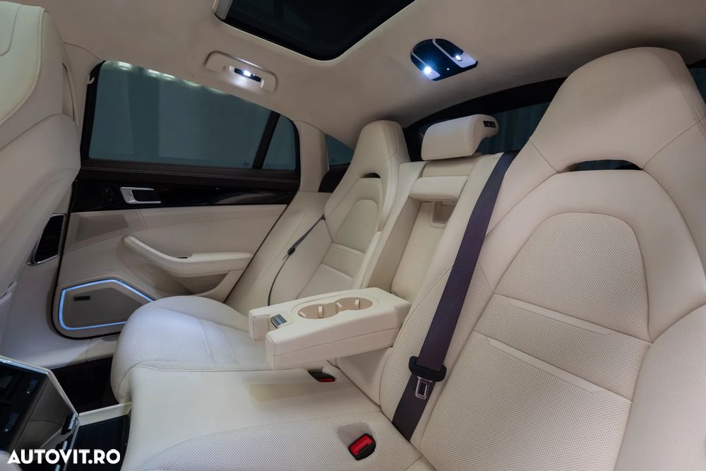 Porsche Panamera 4 - 39
