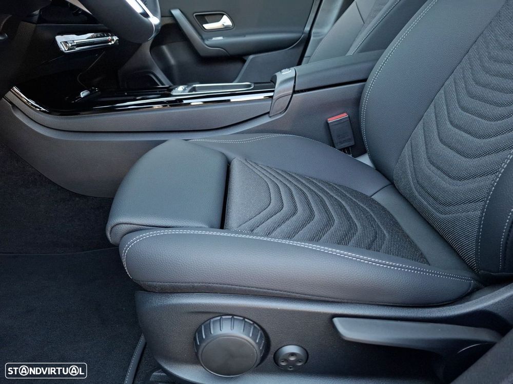 Mercedes-Benz a-250-limousine e - 15