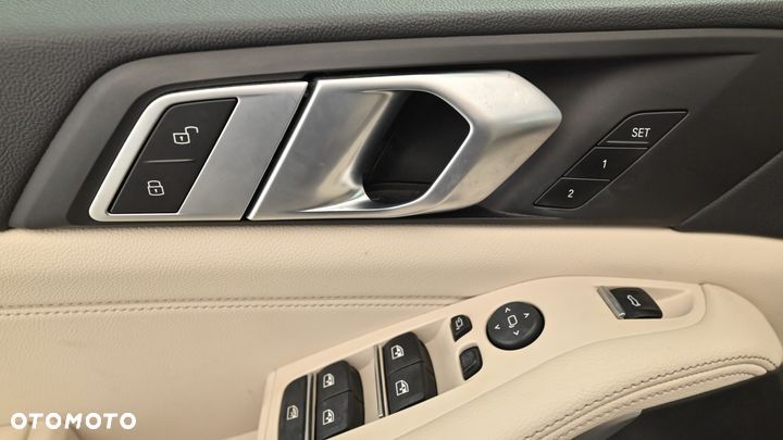 BMW X5 xDrive45e - 11