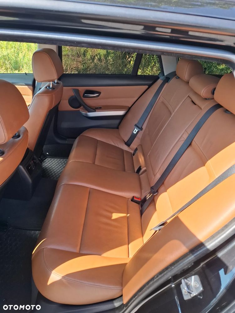 BMW Seria 3 320d xDrive - 11