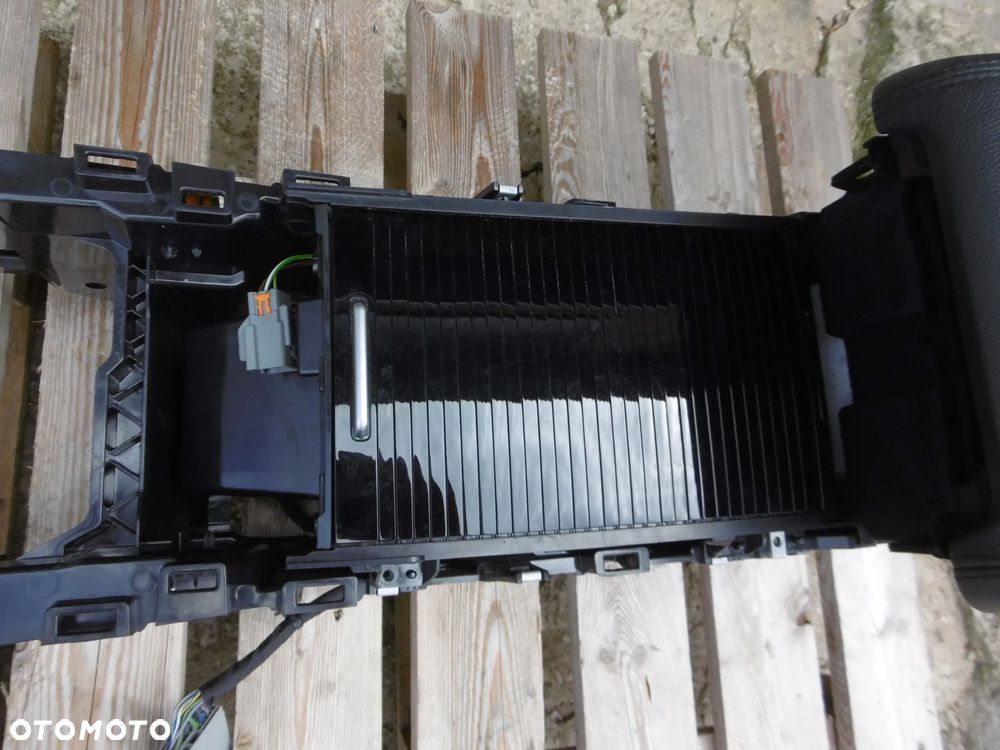 TUNEL SCHOWEK PODŁOKIETNIK DISCOVERY SPORT L550 - 6