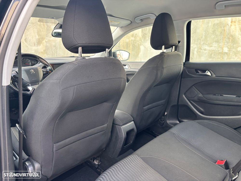 Peugeot 308 1.2 PureTech Style - 31