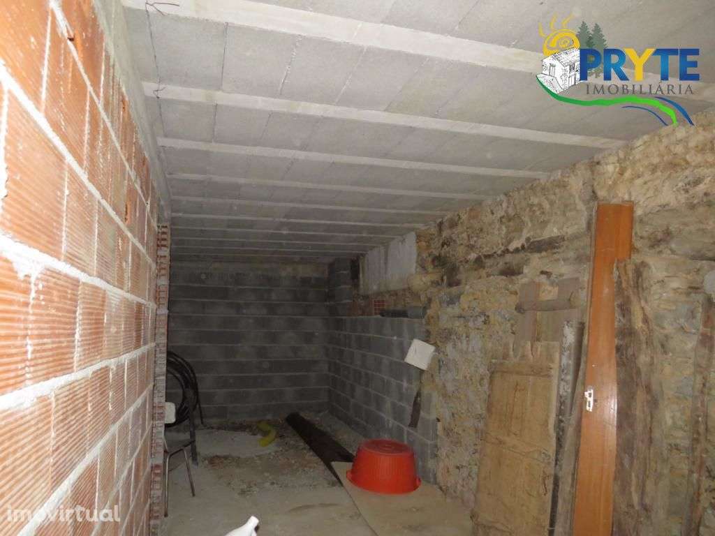 Imóvel em fase de recuperação situado na Sobreira Formosa - Grande imagem: 5/11
