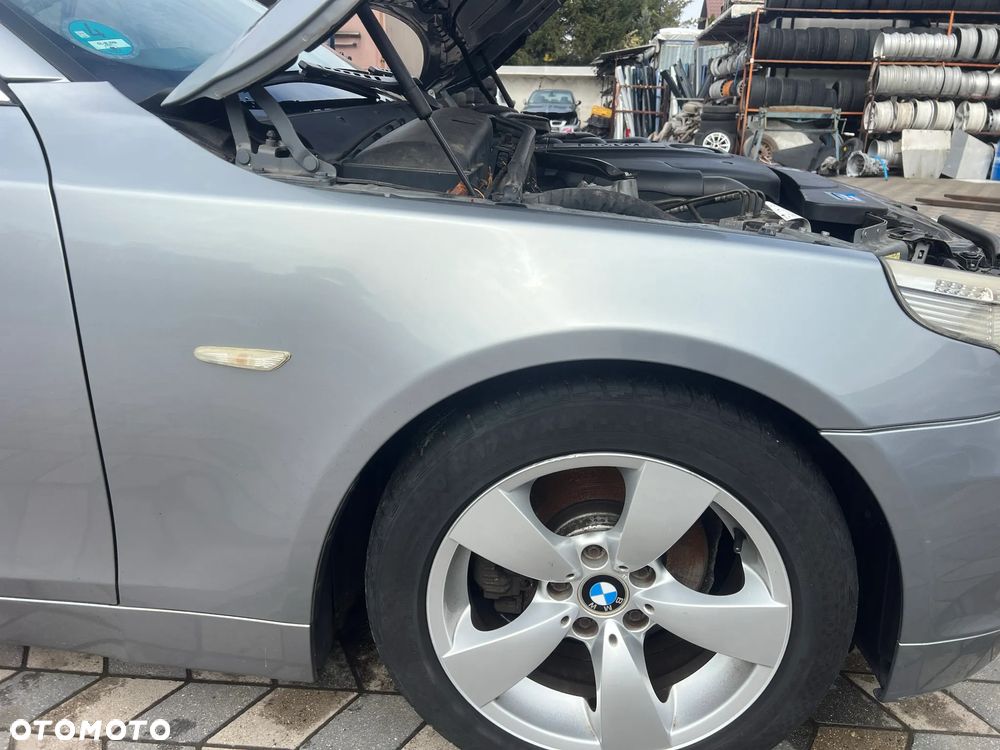 BMW E60 BŁOTNIK PRAWY SILBERGRAU - 1