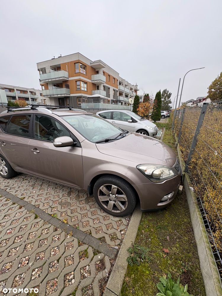 Kia Ceed - 10