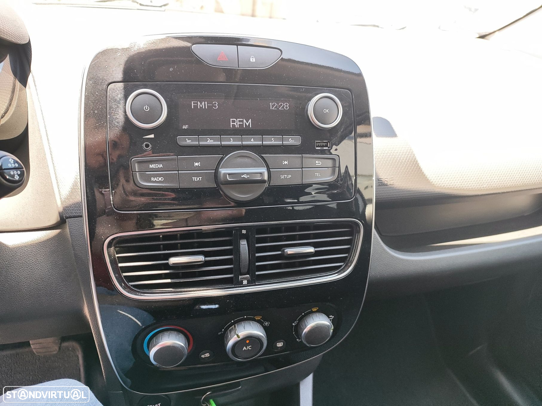 Renault Clio 1.5 dCi Zen - 13