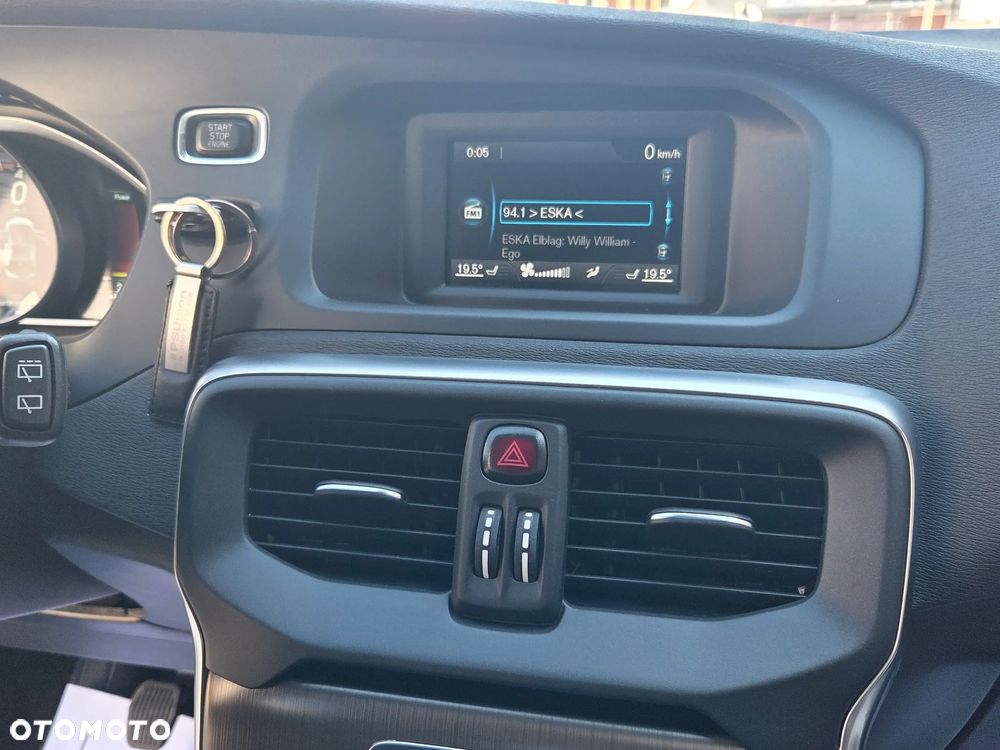 Volvo V40 T2 Summum - 33