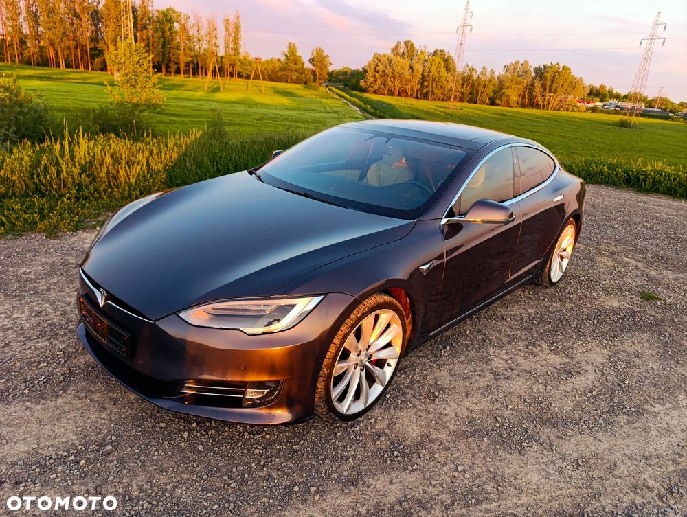 Tesla Model S - 30