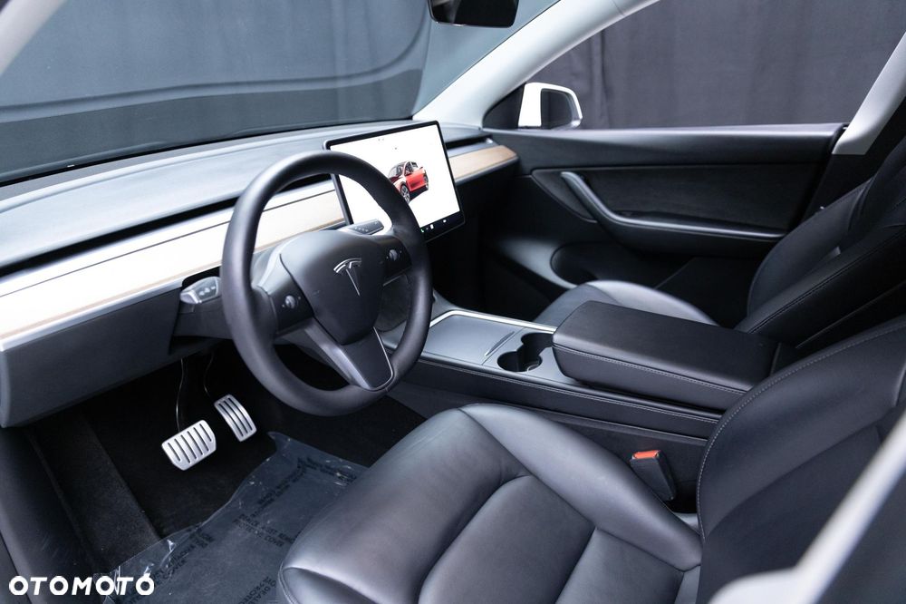 Tesla Model Y Long Range AWD - 10