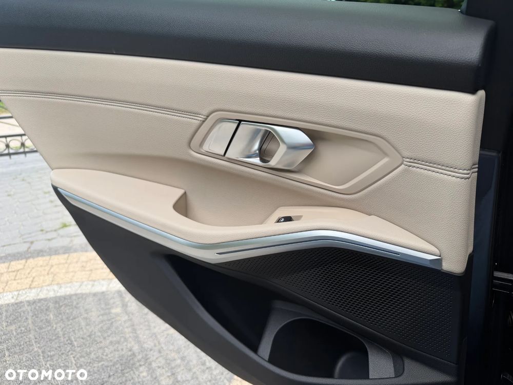 BMW Seria 3 330e Luxury Line sport - 18
