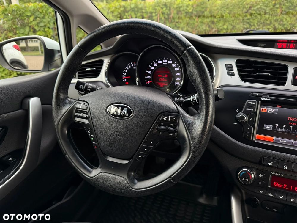 Kia Ceed 1.4 CVVT Fifa World Cup Edition - 26