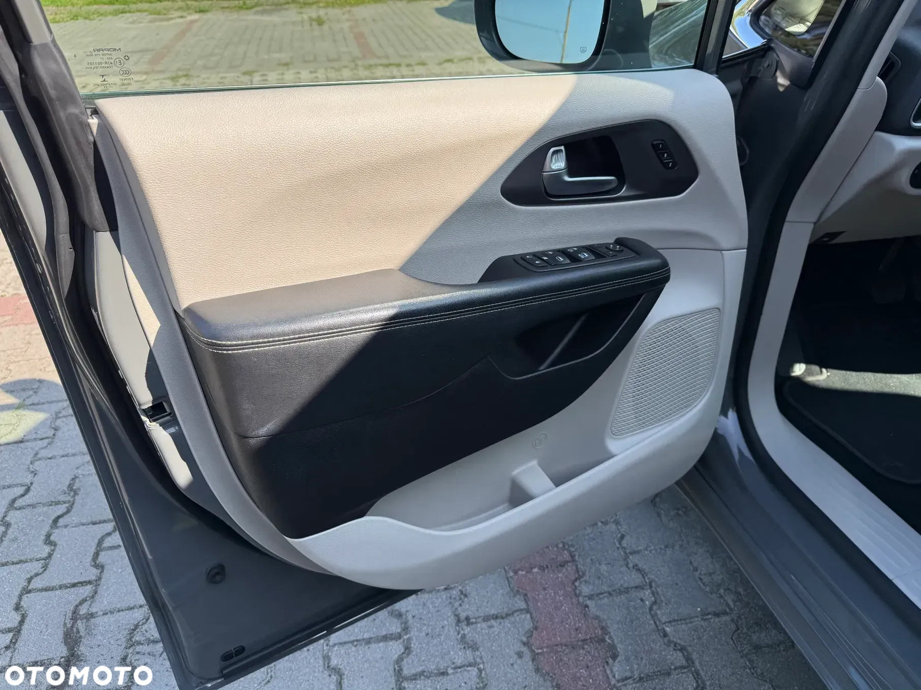 Chrysler Pacifica - 13