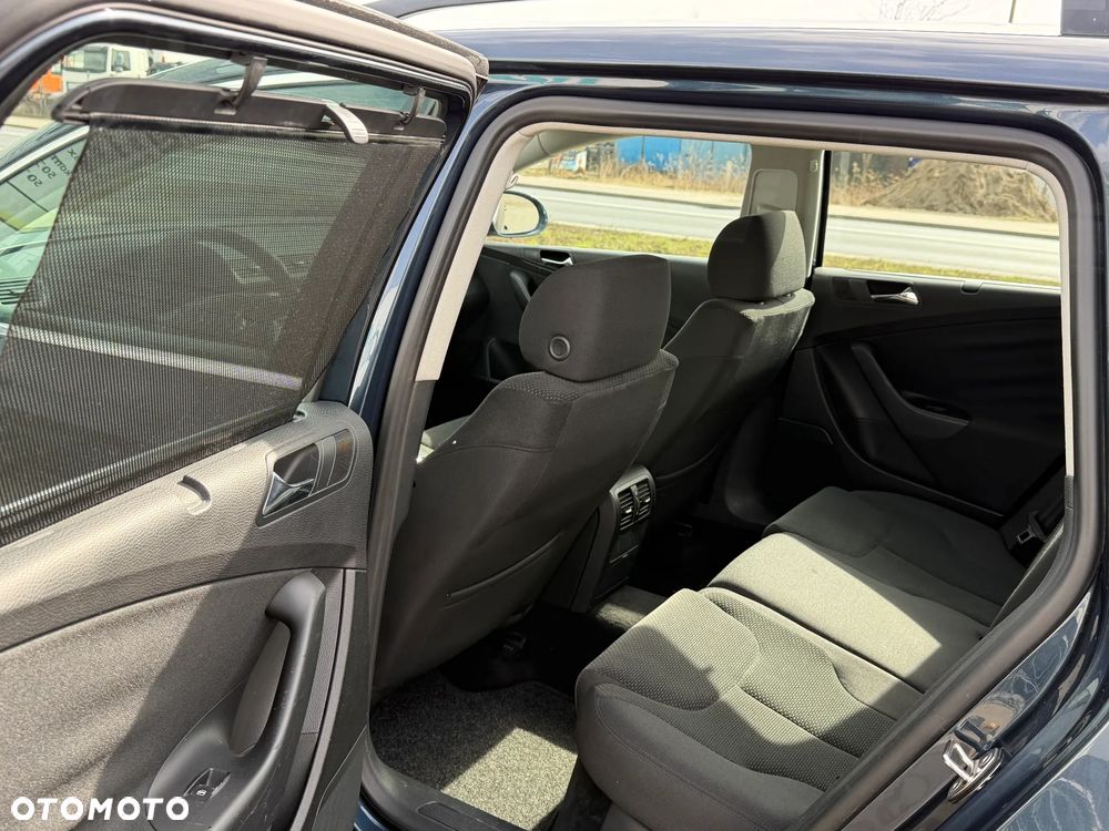 Volkswagen Passat - 17