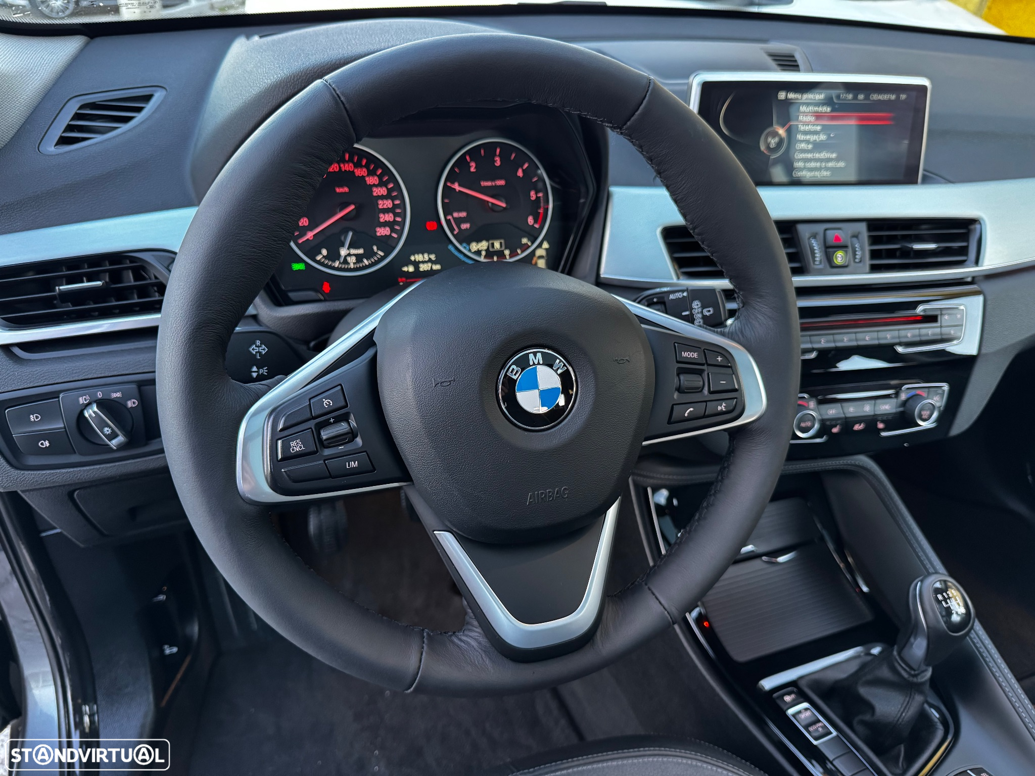 BMW X1 16 d sDrive Line xLine - 28